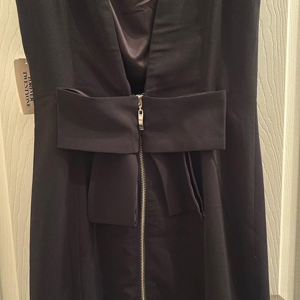 NWT forever 21 mini Black Little dress gold back zipper Big bow Accent NWT mini